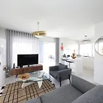 アパート Luxury 2Br Apt, Terrace, Jacuzzi, Near Ria Formosa *
