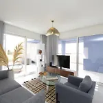 Luxury 2Br Apt, Terrace, Jacuzzi, Near Ria Formosa アパート カバナス・デ・タビラ
