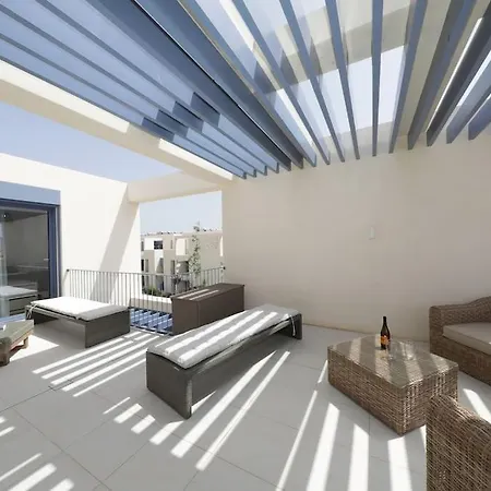 Luxury 2Br Apt, Terrace, Jacuzzi, Near Ria Formosa アパート カバナス・デ・タビラ